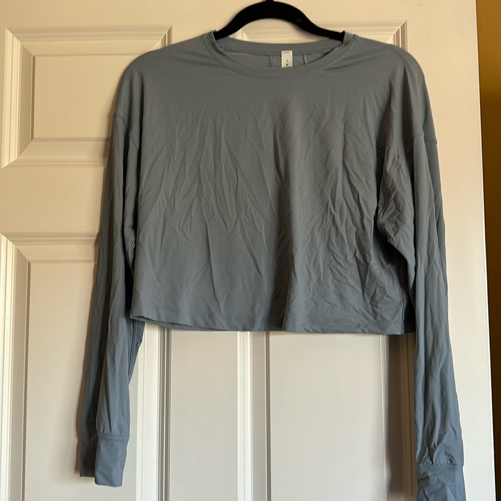 Lululemon cropped long sleeve top size 4